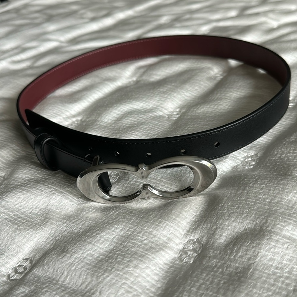 Coach Brand Ladies Belt with silver tone C logo